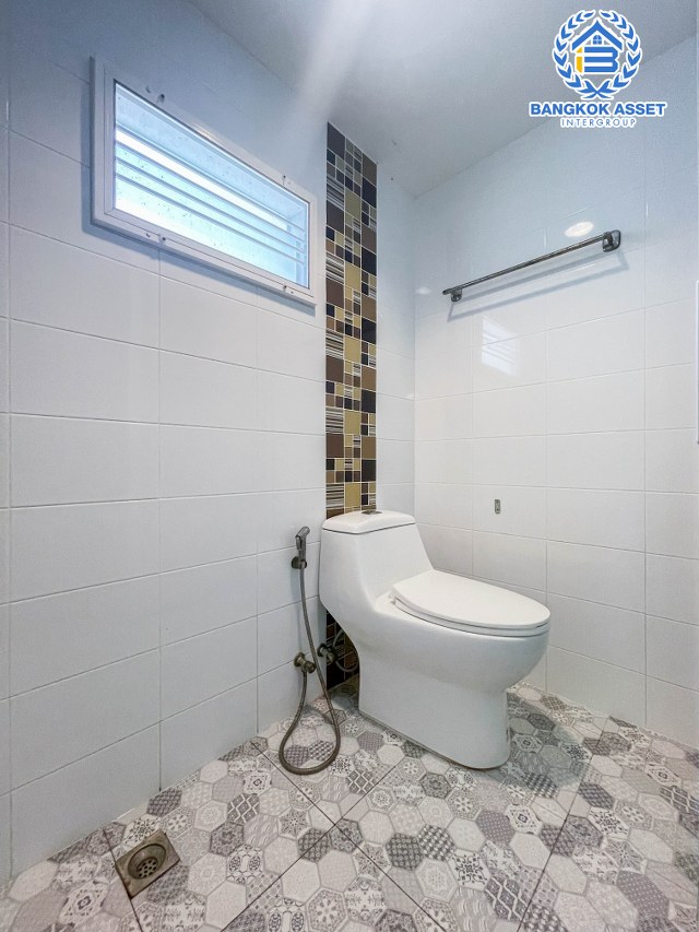 ทาวน์เฮ้าส์มือสอง นนทบุรี ม.อิมพีเรียล ลากูนา บางบัวทอง เนื้อที่กว้างขวางเกือบ 28 ตร.ว. ฟังก์ชัน 3 ห้องนอน 3 ห้องน้ำ ภายในแต่งสไตลโมเดิร์น พร้อมเข้าอยู่ได้ทันที! เชื่อมต่อถนนกาญจนาภิเษก ถนนบางกรวย-กรุงเทพฯ ถนนชัยพฤกษ์ ใกล้รถไฟฟ้าสายสีม่วง "สถานีคลองบางไผ่" จองเลย