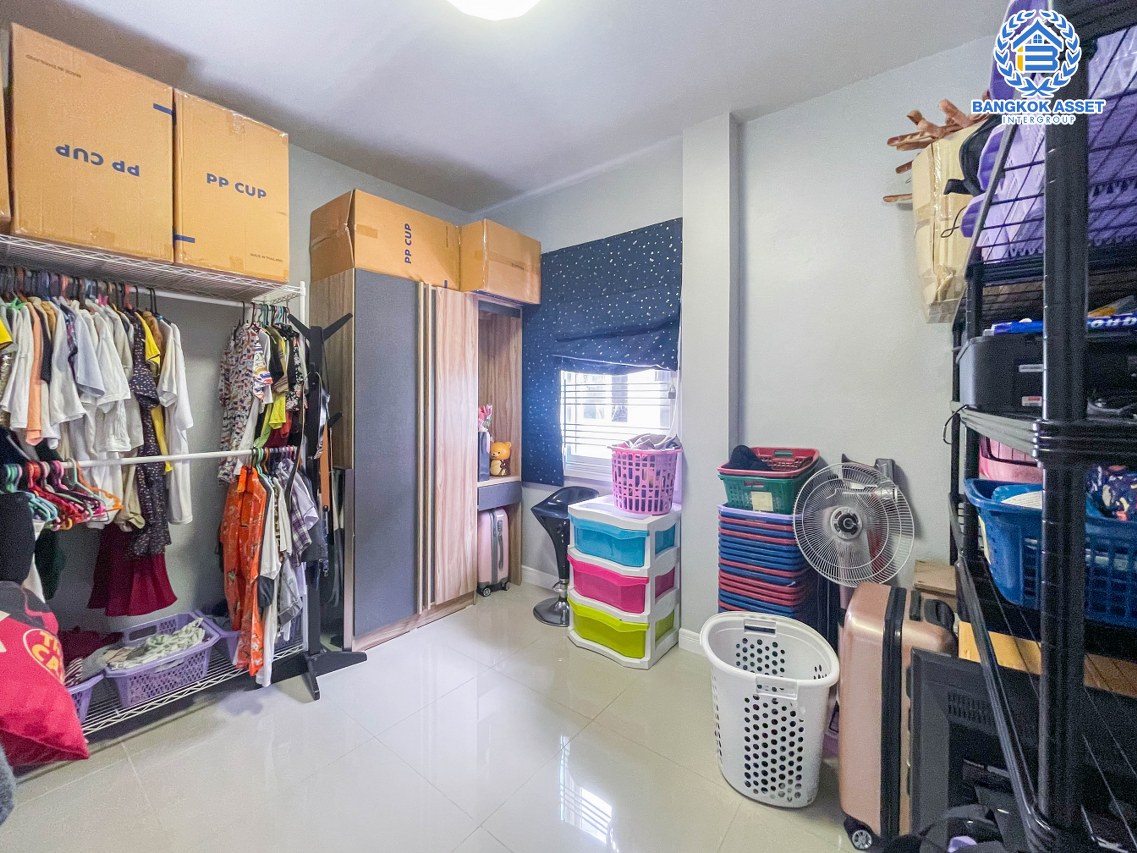 ทาวน์เฮ้าส์มือสอง นนทบุรี ม.อิมพีเรียล ลากูนา บางบัวทอง เนื้อที่กว้างขวางเกือบ 28 ตร.ว. ฟังก์ชัน 3 ห้องนอน 3 ห้องน้ำ ภายในแต่งสไตลโมเดิร์น พร้อมเข้าอยู่ได้ทันที! เชื่อมต่อถนนกาญจนาภิเษก ถนนบางกรวย-กรุงเทพฯ ถนนชัยพฤกษ์ ใกล้รถไฟฟ้าสายสีม่วง "สถานีคลองบางไผ่" จองเลย