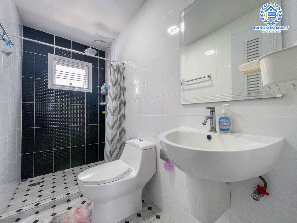 ทาวน์เฮ้าส์มือสอง นนทบุรี ม.อิมพีเรียล ลากูนา บางบัวทอง เนื้อที่กว้างขวางเกือบ 28 ตร.ว. ฟังก์ชัน 3 ห้องนอน 3 ห้องน้ำ ภายในแต่งสไตลโมเดิร์น พร้อมเข้าอยู่ได้ทันที! เชื่อมต่อถนนกาญจนาภิเษก ถนนบางกรวย-กรุงเทพฯ ถนนชัยพฤกษ์ ใกล้รถไฟฟ้าสายสีม่วง "สถานีคลองบางไผ่" จองเลย