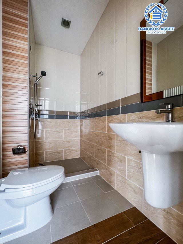 *****ทาวน์โฮมมือสองนนทบุรี ม.โกลเด้นซิตี้ ปิ่นเกล้า-จรัญสนิทวงศ์ เนื้อที่มากถึง 22.6 ตร.ว. ฟังก์ชัน 5 ห้องนอน 4 ห้องน้ำ 2 ที่จอดรถ บ้านสภาพใหม่ สวยงาม ของแถมเพียบ พร้อมอยู่ บนทำเลเยี่ยม ใกล้รถไฟฟ้าสายสีแดงอ่อน "สถานีบางบำหรุ" และทางด่วน "ศรีรัช"