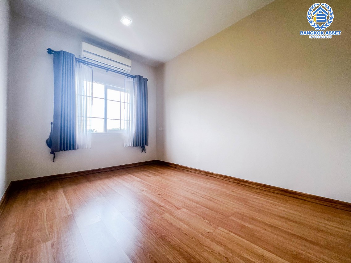 *****ทาวน์โฮมมือสองนนทบุรี ม.โกลเด้นซิตี้ ปิ่นเกล้า-จรัญสนิทวงศ์ เนื้อที่มากถึง 22.6 ตร.ว. ฟังก์ชัน 5 ห้องนอน 4 ห้องน้ำ 2 ที่จอดรถ บ้านสภาพใหม่ สวยงาม ของแถมเพียบ พร้อมอยู่ บนทำเลเยี่ยม ใกล้รถไฟฟ้าสายสีแดงอ่อน "สถานีบางบำหรุ" และทางด่วน "ศรีรัช"