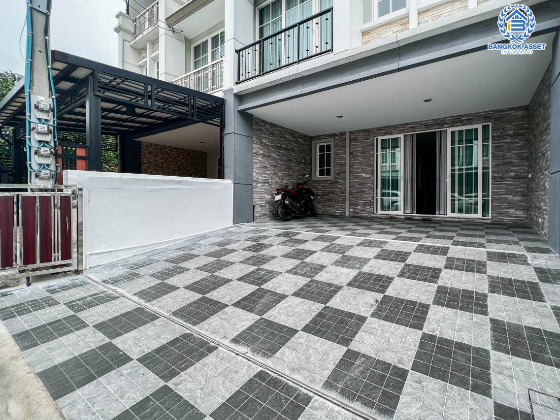 *****ทาวน์โฮมมือสองนนทบุรี ม.โกลเด้นซิตี้ ปิ่นเกล้า-จรัญสนิทวงศ์ เนื้อที่มากถึง 22.6 ตร.ว. ฟังก์ชัน 5 ห้องนอน 4 ห้องน้ำ 2 ที่จอดรถ บ้านสภาพใหม่ สวยงาม ของแถมเพียบ พร้อมอยู่ บนทำเลเยี่ยม ใกล้รถไฟฟ้าสายสีแดงอ่อน "สถานีบางบำหรุ" และทางด่วน "ศรีรัช"