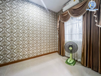 *****ทาวน์โฮมมือสองนนทบุรี ม.โกลเด้นซิตี้ ปิ่นเกล้า-จรัญสนิทวงศ์ เนื้อที่มากถึง 22.6 ตร.ว. ฟังก์ชัน 5 ห้องนอน 4 ห้องน้ำ 2 ที่จอดรถ บ้านสภาพใหม่ สวยงาม ของแถมเพียบ พร้อมอยู่ บนทำเลเยี่ยม ใกล้รถไฟฟ้าสายสีแดงอ่อน "สถานีบางบำหรุ" และทางด่วน "ศรีรัช"