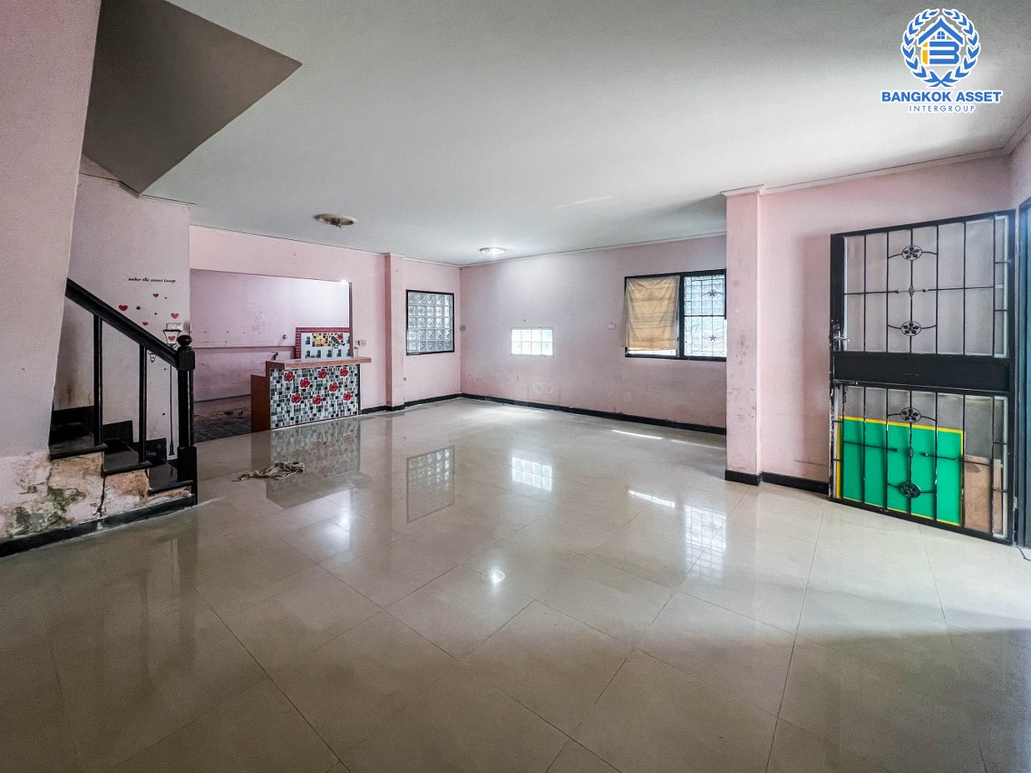 *****ทาวน์เฮ้าส์มือสองปทุมธานี ม.ติวานนท์ วิลเลจ ติวานนท์ #หลังมุม เนื้อที่กว้างถึง 30.3 ตร.ว. ฟังก์ชัน 3 ห้องนอน 2 ห้องน้ำ 1 ที่จอดรถ เนื้อที่เยอะ บนทำเลเดินทางสะดวก ใกล้สนามบินดอนเมือง และจุดขึ้นทางด่วน "ศรีสมาน" ห้ามพลาด!