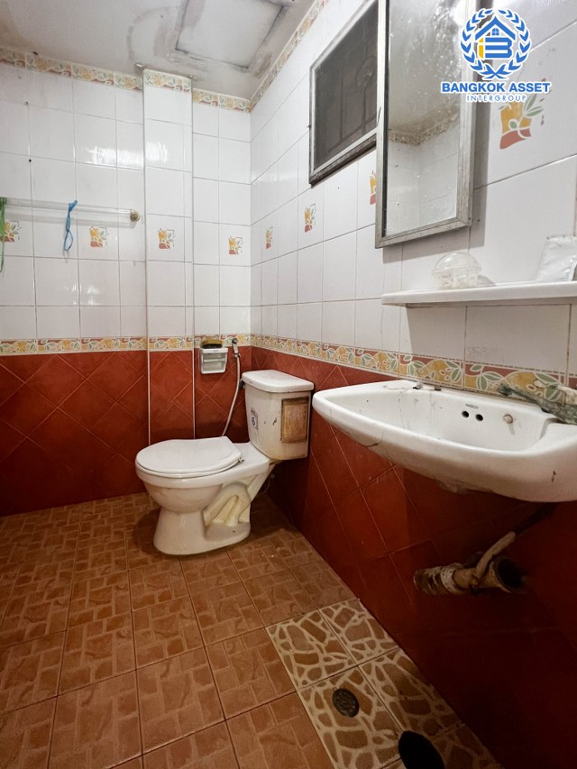 *****ทาวน์เฮ้าส์มือสองปทุมธานี ม.ติวานนท์ วิลเลจ ติวานนท์ #หลังมุม เนื้อที่กว้างถึง 30.3 ตร.ว. ฟังก์ชัน 3 ห้องนอน 2 ห้องน้ำ 1 ที่จอดรถ เนื้อที่เยอะ บนทำเลเดินทางสะดวก ใกล้สนามบินดอนเมือง และจุดขึ้นทางด่วน "ศรีสมาน" ห้ามพลาด!