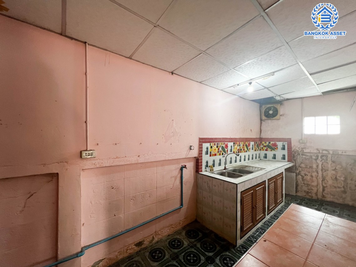 *****ทาวน์เฮ้าส์มือสองปทุมธานี ม.ติวานนท์ วิลเลจ ติวานนท์ #หลังมุม เนื้อที่กว้างถึง 30.3 ตร.ว. ฟังก์ชัน 3 ห้องนอน 2 ห้องน้ำ 1 ที่จอดรถ เนื้อที่เยอะ บนทำเลเดินทางสะดวก ใกล้สนามบินดอนเมือง และจุดขึ้นทางด่วน "ศรีสมาน" ห้ามพลาด!