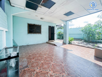 *****ทาวน์เฮ้าส์มือสองปทุมธานี ม.ติวานนท์ วิลเลจ ติวานนท์ #หลังมุม เนื้อที่กว้างถึง 30.3 ตร.ว. ฟังก์ชัน 3 ห้องนอน 2 ห้องน้ำ 1 ที่จอดรถ เนื้อที่เยอะ บนทำเลเดินทางสะดวก ใกล้สนามบินดอนเมือง และจุดขึ้นทางด่วน "ศรีสมาน" ห้ามพลาด!