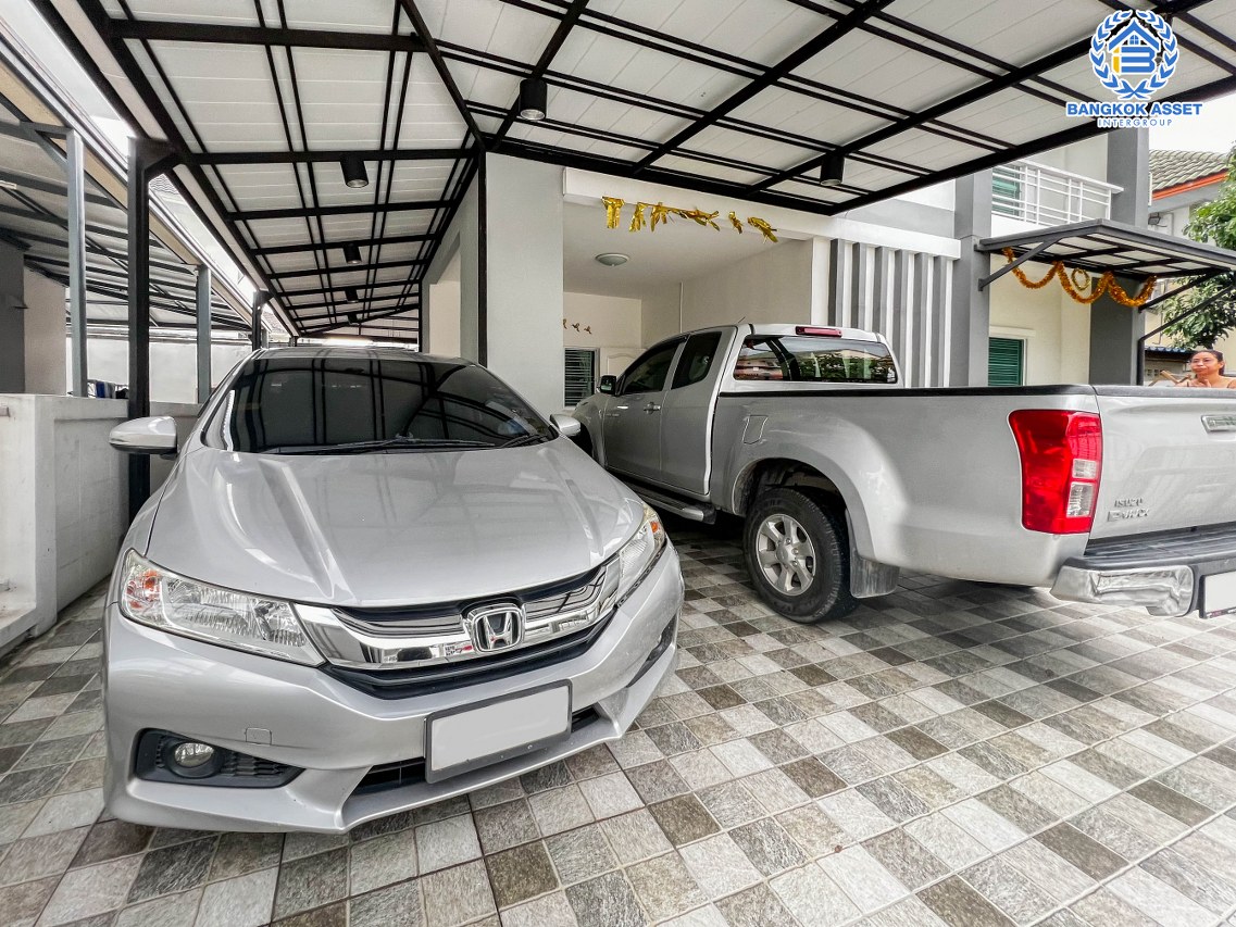 บ้านเดี่ยวมือสองนนทบุรี ม.แลนซิโอคริป ราชพฤกษ์-ท่าอิฐ หลังมุม! เนื้อที่มากถึง 50.2 ตร.ว. ฟังก์ชัน 3 ห้องนอน 2 ห้องน้ำ 2 ที่จอดรถ ตัวบ้านต่อเติมโรงรถ, ห้องครัวแล้ว บนทำเลแห่งการเดินทาง ใกล้รถไฟฟ้าสายสีม่วง "สถานีบางรักน้อยท่าอิฐ" และทางด่วน...