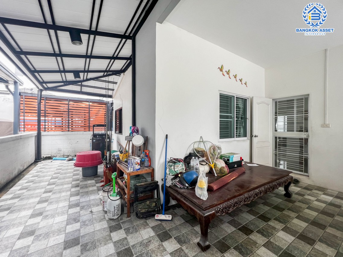 บ้านเดี่ยวมือสองนนทบุรี ม.แลนซิโอคริป ราชพฤกษ์-ท่าอิฐ หลังมุม! เนื้อที่มากถึง 50.2 ตร.ว. ฟังก์ชัน 3 ห้องนอน 2 ห้องน้ำ 2 ที่จอดรถ ตัวบ้านต่อเติมโรงรถ, ห้องครัวแล้ว บนทำเลแห่งการเดินทาง ใกล้รถไฟฟ้าสายสีม่วง "สถานีบางรักน้อยท่าอิฐ" และทางด่วน...