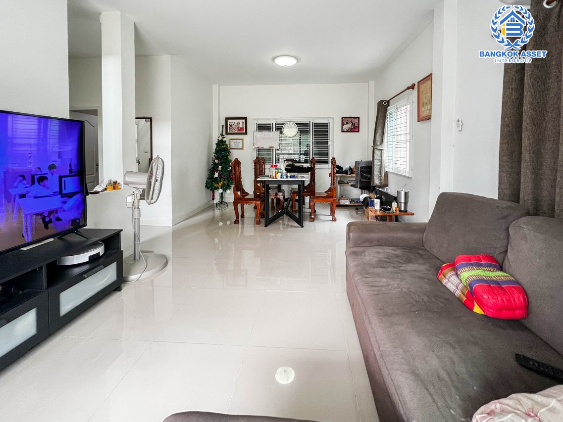 บ้านเดี่ยวมือสองนนทบุรี ม.แลนซิโอคริป ราชพฤกษ์-ท่าอิฐ หลังมุม! เนื้อที่มากถึง 50.2 ตร.ว. ฟังก์ชัน 3 ห้องนอน 2 ห้องน้ำ 2 ที่จอดรถ ตัวบ้านต่อเติมโรงรถ, ห้องครัวแล้ว บนทำเลแห่งการเดินทาง ใกล้รถไฟฟ้าสายสีม่วง "สถานีบางรักน้อยท่าอิฐ" และทางด่วน...