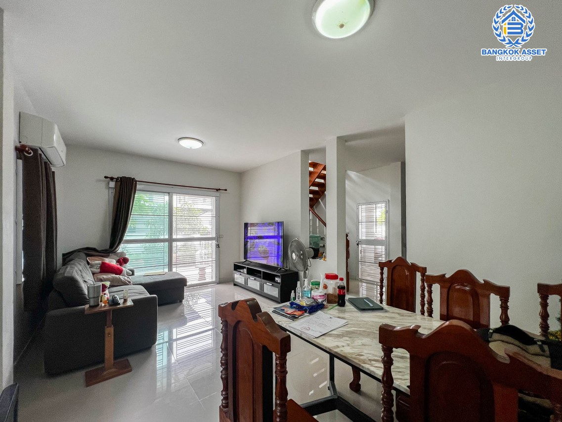 บ้านเดี่ยวมือสองนนทบุรี ม.แลนซิโอคริป ราชพฤกษ์-ท่าอิฐ หลังมุม! เนื้อที่มากถึง 50.2 ตร.ว. ฟังก์ชัน 3 ห้องนอน 2 ห้องน้ำ 2 ที่จอดรถ ตัวบ้านต่อเติมโรงรถ, ห้องครัวแล้ว บนทำเลแห่งการเดินทาง ใกล้รถไฟฟ้าสายสีม่วง "สถานีบางรักน้อยท่าอิฐ" และทางด่วน...