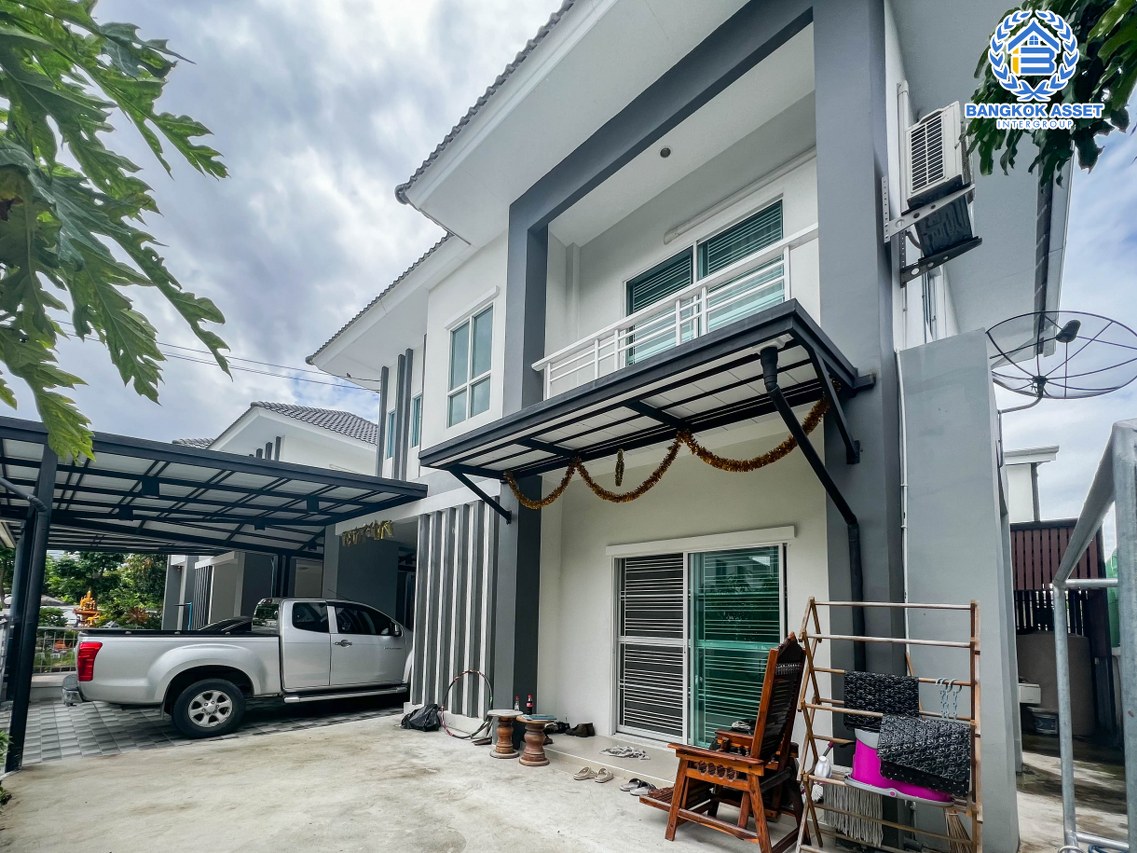 บ้านเดี่ยวมือสองนนทบุรี ม.แลนซิโอคริป ราชพฤกษ์-ท่าอิฐ หลังมุม! เนื้อที่มากถึง 50.2 ตร.ว. ฟังก์ชัน 3 ห้องนอน 2 ห้องน้ำ 2 ที่จอดรถ ตัวบ้านต่อเติมโรงรถ, ห้องครัวแล้ว บนทำเลแห่งการเดินทาง ใกล้รถไฟฟ้าสายสีม่วง "สถานีบางรักน้อยท่าอิฐ" และทางด่วน...