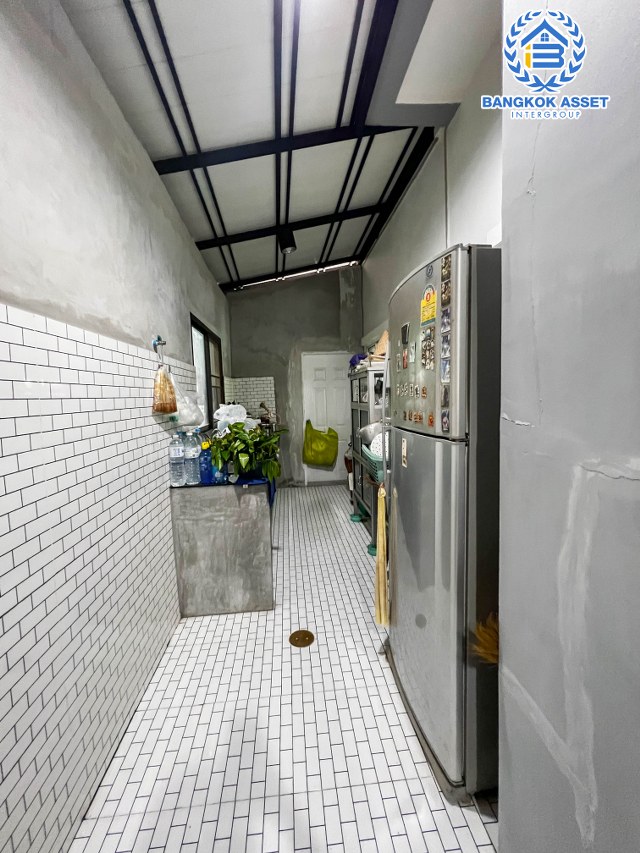 บ้านเดี่ยวมือสองนนทบุรี ม.แลนซิโอคริป ราชพฤกษ์-ท่าอิฐ หลังมุม! เนื้อที่มากถึง 50.2 ตร.ว. ฟังก์ชัน 3 ห้องนอน 2 ห้องน้ำ 2 ที่จอดรถ ตัวบ้านต่อเติมโรงรถ, ห้องครัวแล้ว บนทำเลแห่งการเดินทาง ใกล้รถไฟฟ้าสายสีม่วง "สถานีบางรักน้อยท่าอิฐ" และทางด่วน...