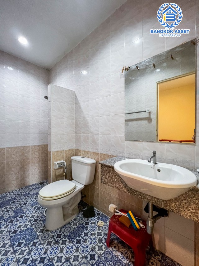 *****ทาวน์โฮม 3 ชั้นมือสองกรุงเทพฯ ม.ธนทองซิตี้ เพชรเกษม69 เนื้อที่ 16.1 ตร.ว. ฟังก์ชัน 3 ห้องนอน 3 ห้องน้ำ 1 ที่จอดรถ บนทำเลดี เพียง 15 นาทีถึงรถไฟฟ้าสายสีน้ำเงิน "สถานีหลักสอง" ใกล้ทางด่วน "เพชรเกษม" ในราคาถูกสุด!