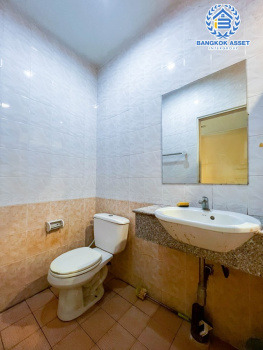 *****ทาวน์โฮม 3 ชั้นมือสองกรุงเทพฯ ม.ธนทองซิตี้ เพชรเกษม69 เนื้อที่ 16.1 ตร.ว. ฟังก์ชัน 3 ห้องนอน 3 ห้องน้ำ 1 ที่จอดรถ บนทำเลดี เพียง 15 นาทีถึงรถไฟฟ้าสายสีน้ำเงิน "สถานีหลักสอง" ใกล้ทางด่วน "เพชรเกษม" ในราคาถูกสุด!