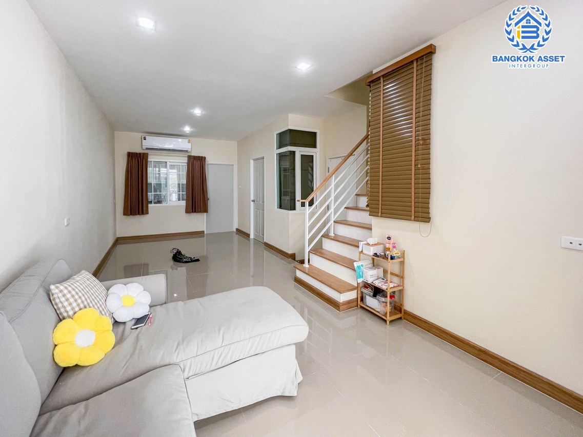 *****ทาวน์เฮ้าส์มือสองนนทบุรี ม.โกลเด้นทาวน์2 ปิ่นเกล้า-จรัญสนิทวงศ์ เนื้อที่ 18.5 ตร.ว. ฟังก์ชัน 4 ห้องนอน 2 ห้องน้ำ 1 ที่จอดรถ แถมฟรี! 3 เครื่องปรับอากาศ และเฟอร์นิเจอร์ บ้านใหม่สภาพดี ใกล้รถไฟฟ้าสายสีแดง "สถานีบางบำหรุ" และจุดขึ้นทางด่วน