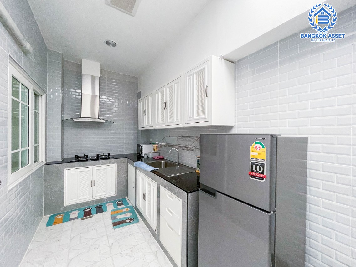 *****ทาวน์เฮ้าส์มือสองนนทบุรี ม.โกลเด้นทาวน์2 ปิ่นเกล้า-จรัญสนิทวงศ์ เนื้อที่ 18.5 ตร.ว. ฟังก์ชัน 4 ห้องนอน 2 ห้องน้ำ 1 ที่จอดรถ แถมฟรี! 3 เครื่องปรับอากาศ และเฟอร์นิเจอร์ บ้านใหม่สภาพดี ใกล้รถไฟฟ้าสายสีแดง "สถานีบางบำหรุ" และจุดขึ้นทางด่วน