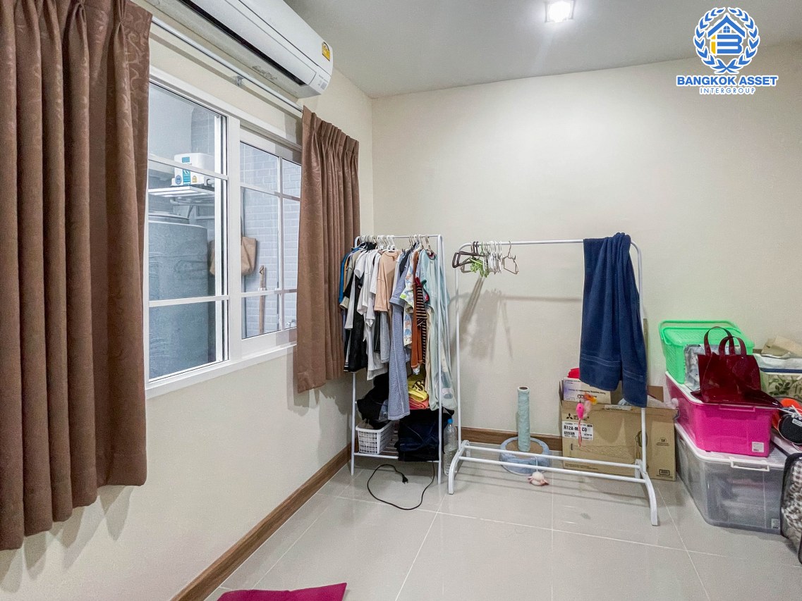 *****ทาวน์เฮ้าส์มือสองนนทบุรี ม.โกลเด้นทาวน์2 ปิ่นเกล้า-จรัญสนิทวงศ์ เนื้อที่ 18.5 ตร.ว. ฟังก์ชัน 4 ห้องนอน 2 ห้องน้ำ 1 ที่จอดรถ แถมฟรี! 3 เครื่องปรับอากาศ และเฟอร์นิเจอร์ บ้านใหม่สภาพดี ใกล้รถไฟฟ้าสายสีแดง "สถานีบางบำหรุ" และจุดขึ้นทางด่วน