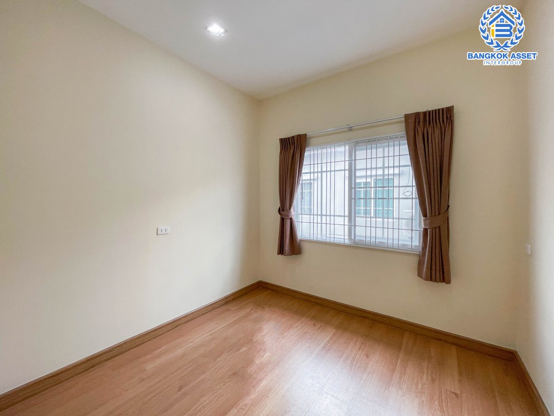 *****ทาวน์เฮ้าส์มือสองนนทบุรี ม.โกลเด้นทาวน์2 ปิ่นเกล้า-จรัญสนิทวงศ์ เนื้อที่ 18.5 ตร.ว. ฟังก์ชัน 4 ห้องนอน 2 ห้องน้ำ 1 ที่จอดรถ แถมฟรี! 3 เครื่องปรับอากาศ และเฟอร์นิเจอร์ บ้านใหม่สภาพดี ใกล้รถไฟฟ้าสายสีแดง "สถานีบางบำหรุ" และจุดขึ้นทางด่วน