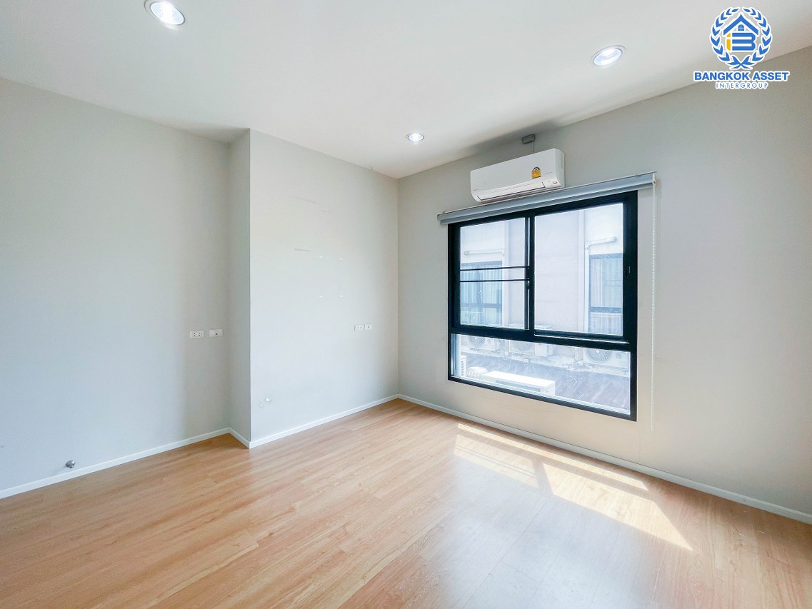 *****ทาวน์เฮ้าส์มือสอง นนทบุรี ม.มายเพลส ติวานนท์-ปากเกร็ด หลังมุม! เนื้อที่ 41.50 ตร.ว. ฟังก์ชันจัดเต็ม 4 ห้องนอน 3 ห้องน้ำ 2 ที่จอดรถ ทาวน์โฮมสไตล์โมเดิร์น บนทำเลดีเดินทางง่ายเชื่อมต่อถนนติวานนท์, ถนนแจ้งวัฒนะ, ถนนเลี่ยงเมืองปากเกร็ด และใกล้จุดขึ้นทางด่วน "ศรีสมาน" จองเลย!