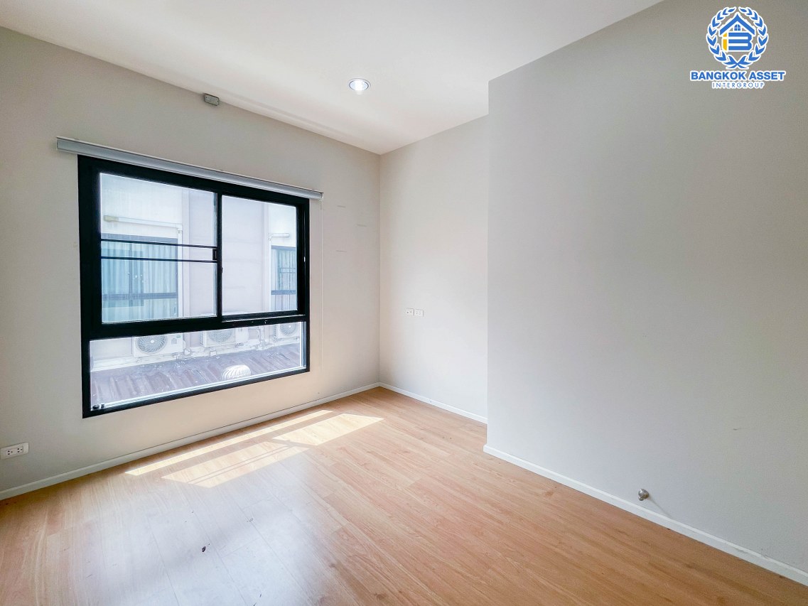 *****ทาวน์เฮ้าส์มือสอง นนทบุรี ม.มายเพลส ติวานนท์-ปากเกร็ด หลังมุม! เนื้อที่ 41.50 ตร.ว. ฟังก์ชันจัดเต็ม 4 ห้องนอน 3 ห้องน้ำ 2 ที่จอดรถ ทาวน์โฮมสไตล์โมเดิร์น บนทำเลดีเดินทางง่ายเชื่อมต่อถนนติวานนท์, ถนนแจ้งวัฒนะ, ถนนเลี่ยงเมืองปากเกร็ด และใกล้จุดขึ้นทางด่วน "ศรีสมาน" จองเลย!