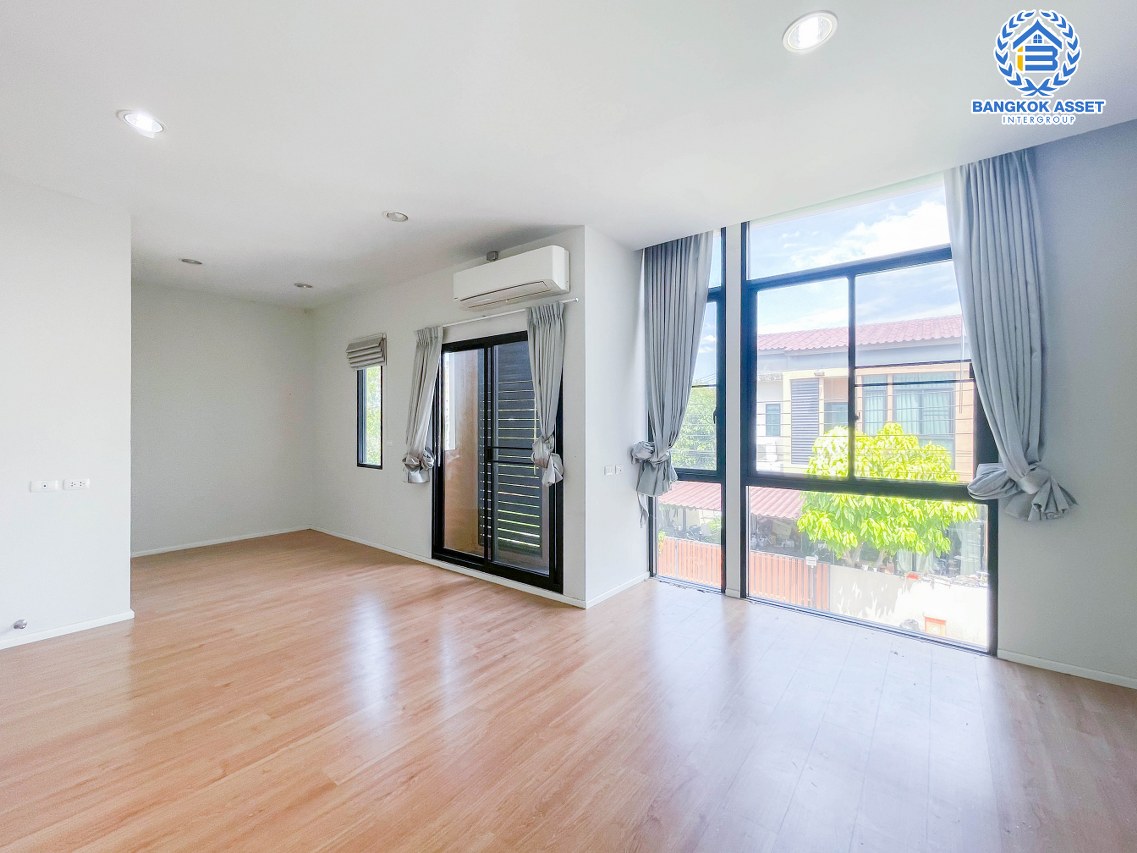 *****ทาวน์เฮ้าส์มือสอง นนทบุรี ม.มายเพลส ติวานนท์-ปากเกร็ด หลังมุม! เนื้อที่ 41.50 ตร.ว. ฟังก์ชันจัดเต็ม 4 ห้องนอน 3 ห้องน้ำ 2 ที่จอดรถ ทาวน์โฮมสไตล์โมเดิร์น บนทำเลดีเดินทางง่ายเชื่อมต่อถนนติวานนท์, ถนนแจ้งวัฒนะ, ถนนเลี่ยงเมืองปากเกร็ด และใกล้จุดขึ้นทางด่วน "ศรีสมาน" จองเลย!