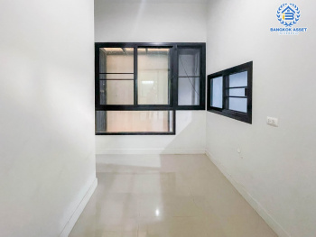 *****ทาวน์เฮ้าส์มือสอง นนทบุรี ม.มายเพลส ติวานนท์-ปากเกร็ด หลังมุม! เนื้อที่ 41.50 ตร.ว. ฟังก์ชันจัดเต็ม 4 ห้องนอน 3 ห้องน้ำ 2 ที่จอดรถ ทาวน์โฮมสไตล์โมเดิร์น บนทำเลดีเดินทางง่ายเชื่อมต่อถนนติวานนท์, ถนนแจ้งวัฒนะ, ถนนเลี่ยงเมืองปากเกร็ด และใกล้จุดขึ้นทางด่วน "ศรีสมาน" จองเลย!