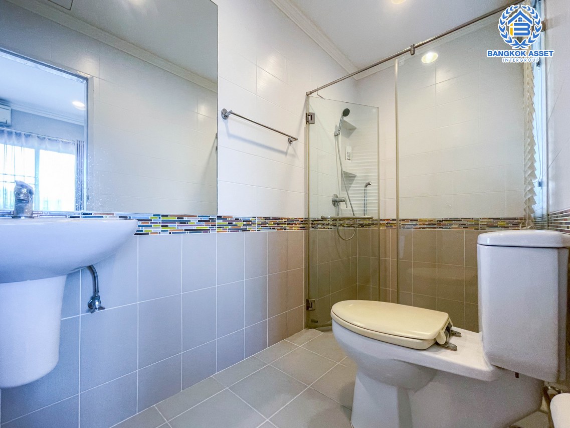 *****บ้านเดี่ยวมือสองนนทบุรี หมู่บ้าน ไลฟ์บางกอก บูเลอวาร์ด ราชพฤกษ์-รัตนาธิเบศร์ #หลังมุม เนื้อที่กว้างขวางถึง 58.1 ตร.ว. ฟังก์ชัน 5 ห้องนอน 4 ห้องน้ำ 2 ที่จอดรถ บนทำเลติดถนนราชพฤกษ์ เพียง 10 นาทีถึงรถไฟฟ้า "สถานีบางรักน้อยท่าอิฐ" แถมเฟอร์ฯ...