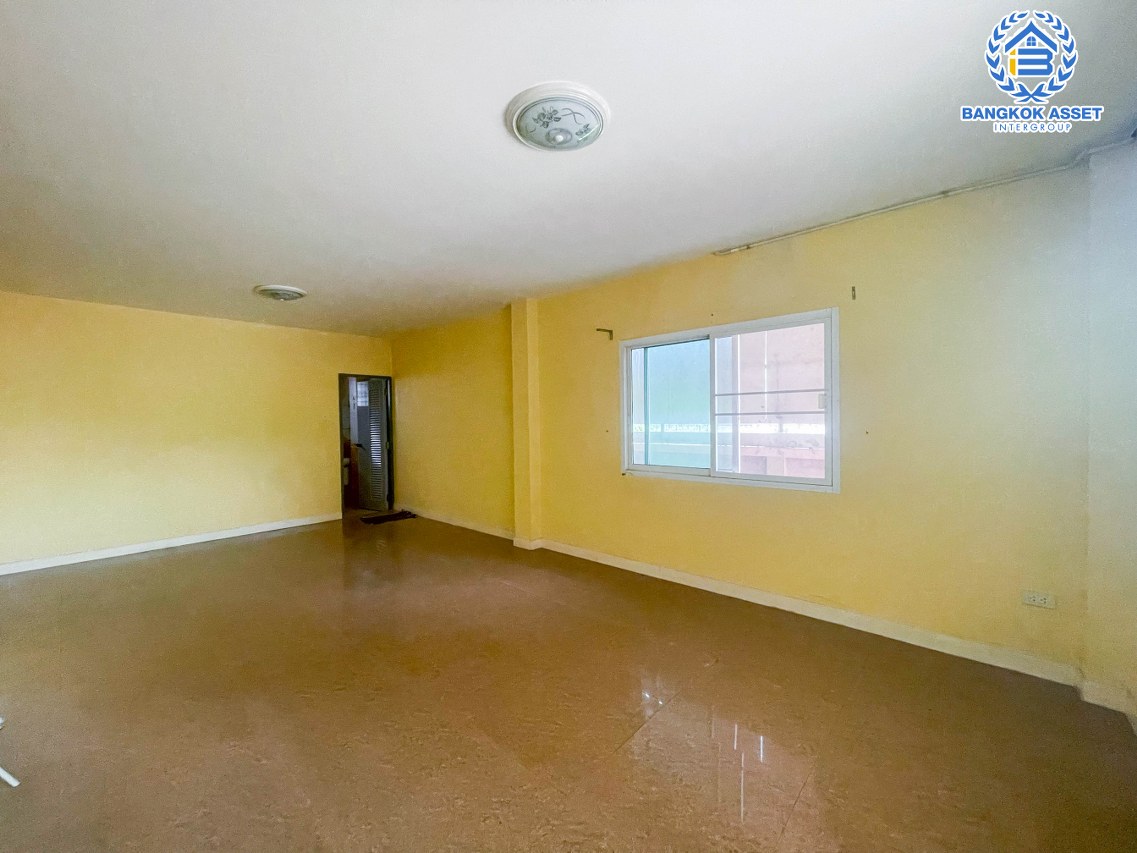 *****บ้านเดี่ยวหลังใหญ่มือสองนนทบุรี ม.บัวทองธานี กาญจนาภิเษก เนื้อที่กว้างสุดถึง 100 ตร.ว. ฟังก์ชัน 6 ห้องนอน 6 ห้องน้ำ 4 ที่จอดรถ บนทำเลแห่งการเดินทาง ใกล้รถไฟฟ้าสายสีม่วง "สถานีคลองบางไผ่" พื้นที่เยอะในราคาสุดคุ้ม!