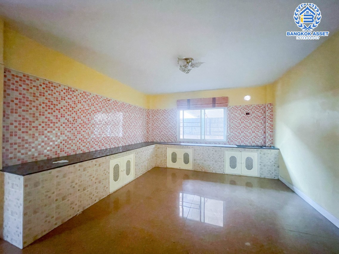 *****บ้านเดี่ยวหลังใหญ่มือสองนนทบุรี ม.บัวทองธานี กาญจนาภิเษก เนื้อที่กว้างสุดถึง 100 ตร.ว. ฟังก์ชัน 6 ห้องนอน 6 ห้องน้ำ 4 ที่จอดรถ บนทำเลแห่งการเดินทาง ใกล้รถไฟฟ้าสายสีม่วง "สถานีคลองบางไผ่" พื้นที่เยอะในราคาสุดคุ้ม!