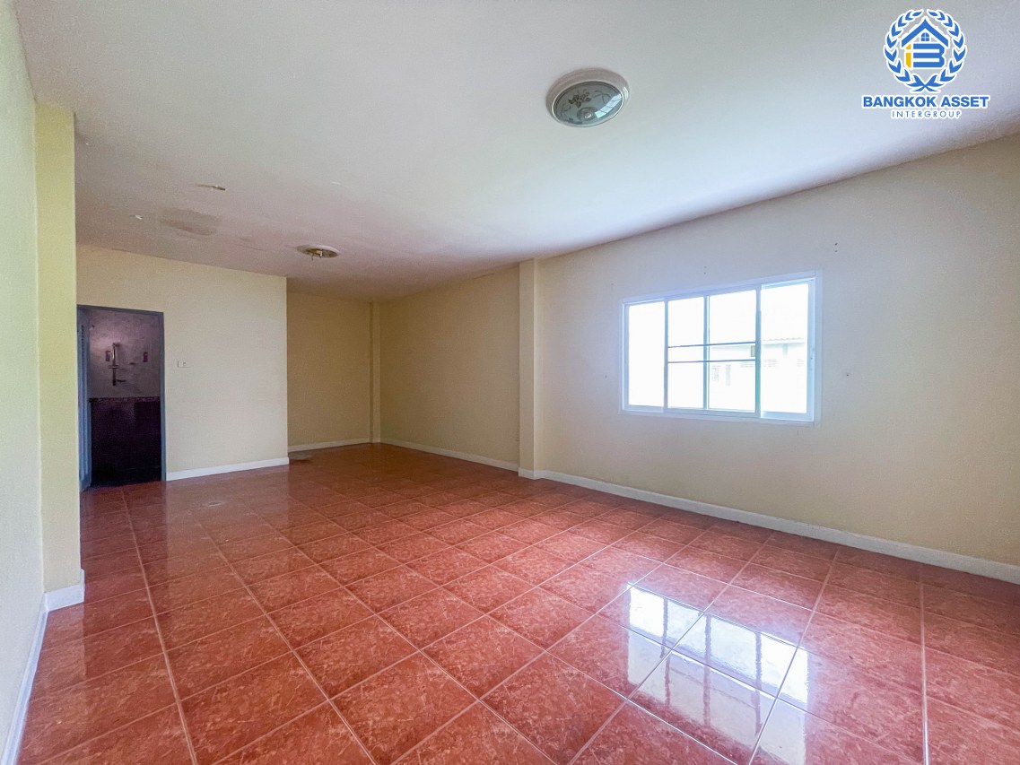 *****บ้านเดี่ยวหลังใหญ่มือสองนนทบุรี ม.บัวทองธานี กาญจนาภิเษก เนื้อที่กว้างสุดถึง 100 ตร.ว. ฟังก์ชัน 6 ห้องนอน 6 ห้องน้ำ 4 ที่จอดรถ บนทำเลแห่งการเดินทาง ใกล้รถไฟฟ้าสายสีม่วง "สถานีคลองบางไผ่" พื้นที่เยอะในราคาสุดคุ้ม!