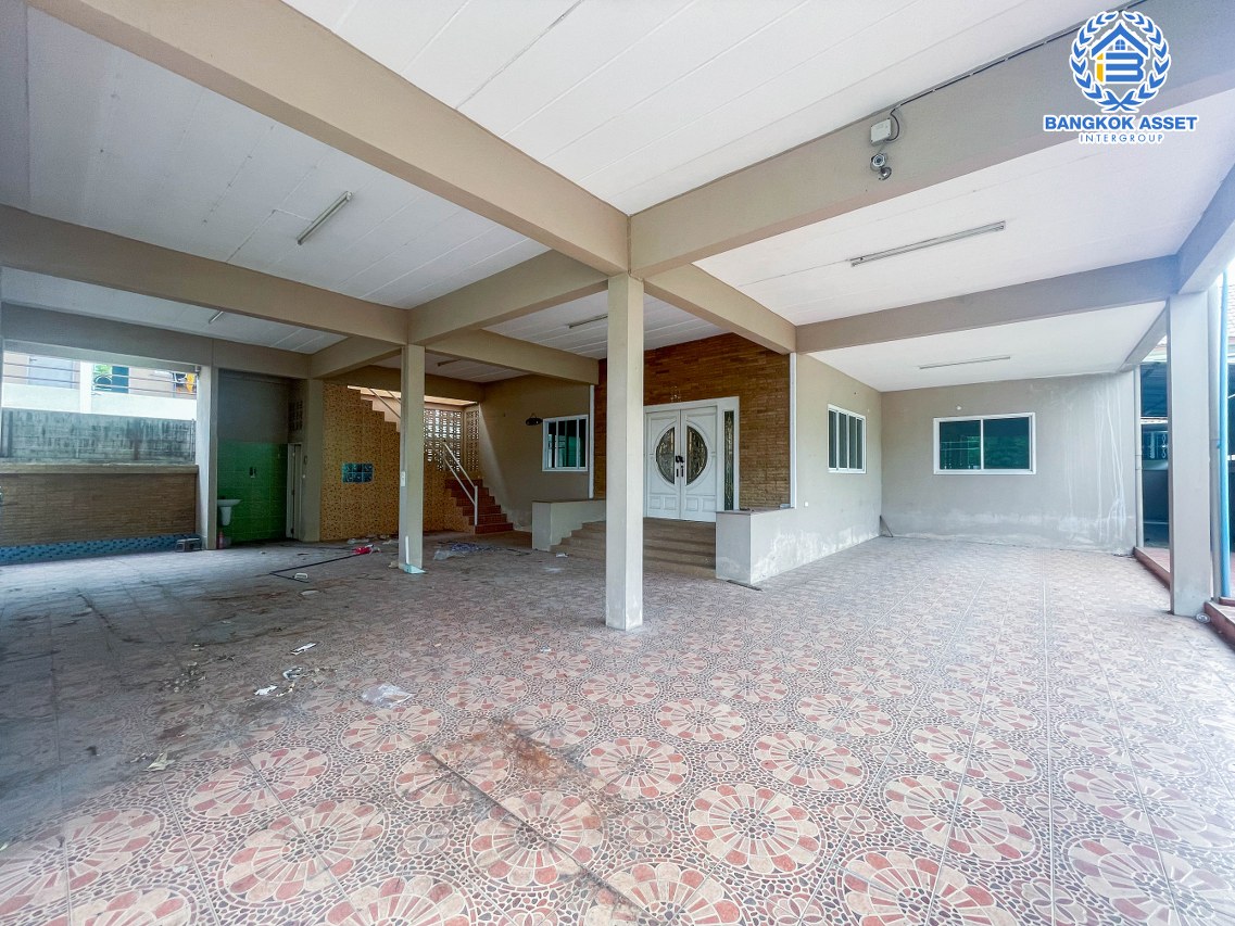 *****บ้านเดี่ยวหลังใหญ่มือสองนนทบุรี ม.บัวทองธานี กาญจนาภิเษก เนื้อที่กว้างสุดถึง 100 ตร.ว. ฟังก์ชัน 6 ห้องนอน 6 ห้องน้ำ 4 ที่จอดรถ บนทำเลแห่งการเดินทาง ใกล้รถไฟฟ้าสายสีม่วง "สถานีคลองบางไผ่" พื้นที่เยอะในราคาสุดคุ้ม!