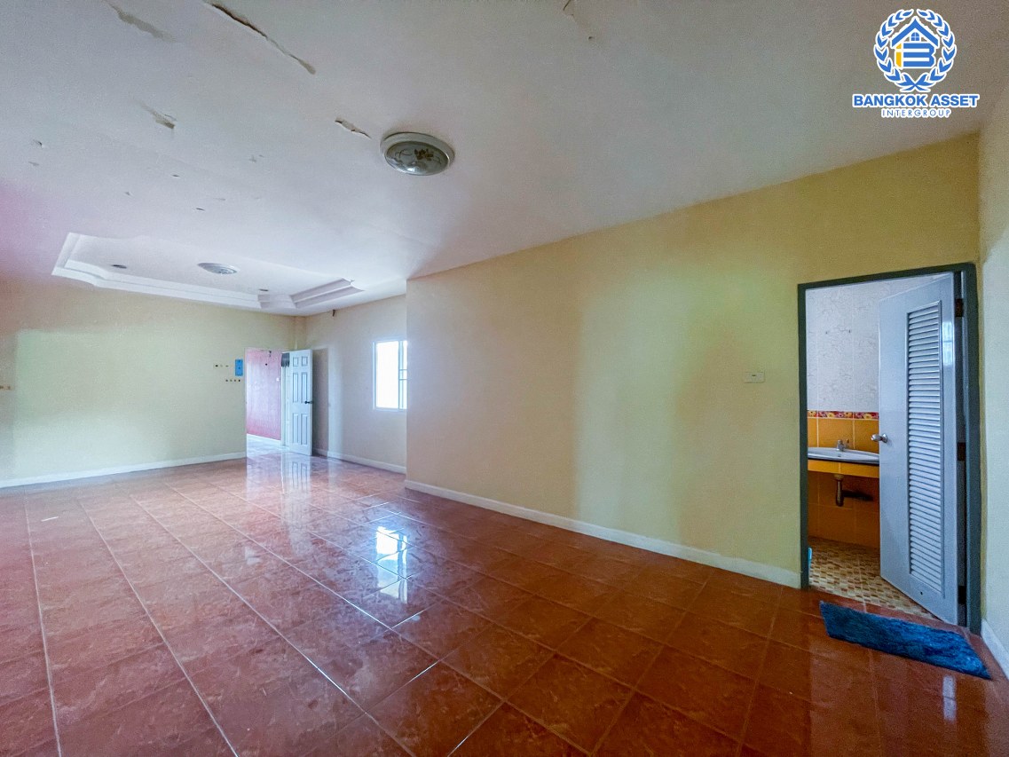 *****บ้านเดี่ยวหลังใหญ่มือสองนนทบุรี ม.บัวทองธานี กาญจนาภิเษก เนื้อที่กว้างสุดถึง 100 ตร.ว. ฟังก์ชัน 6 ห้องนอน 6 ห้องน้ำ 4 ที่จอดรถ บนทำเลแห่งการเดินทาง ใกล้รถไฟฟ้าสายสีม่วง "สถานีคลองบางไผ่" พื้นที่เยอะในราคาสุดคุ้ม!