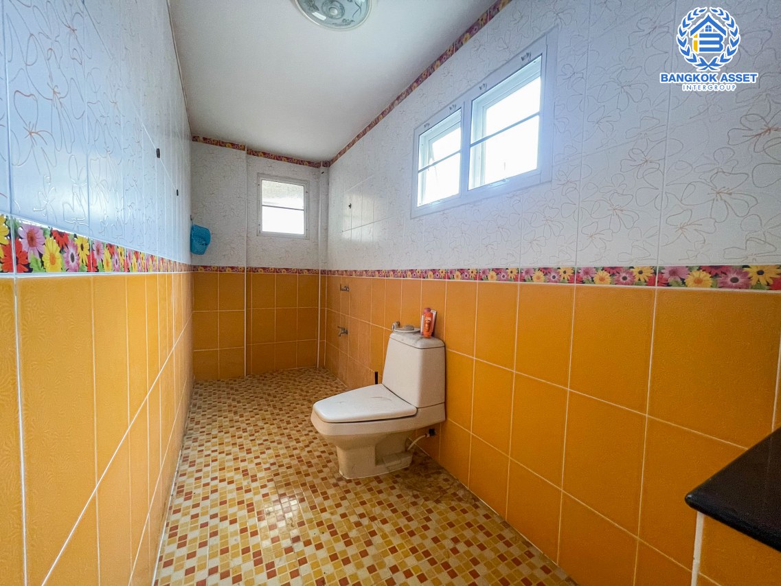 *****บ้านเดี่ยวหลังใหญ่มือสองนนทบุรี ม.บัวทองธานี กาญจนาภิเษก เนื้อที่กว้างสุดถึง 100 ตร.ว. ฟังก์ชัน 6 ห้องนอน 6 ห้องน้ำ 4 ที่จอดรถ บนทำเลแห่งการเดินทาง ใกล้รถไฟฟ้าสายสีม่วง "สถานีคลองบางไผ่" พื้นที่เยอะในราคาสุดคุ้ม!