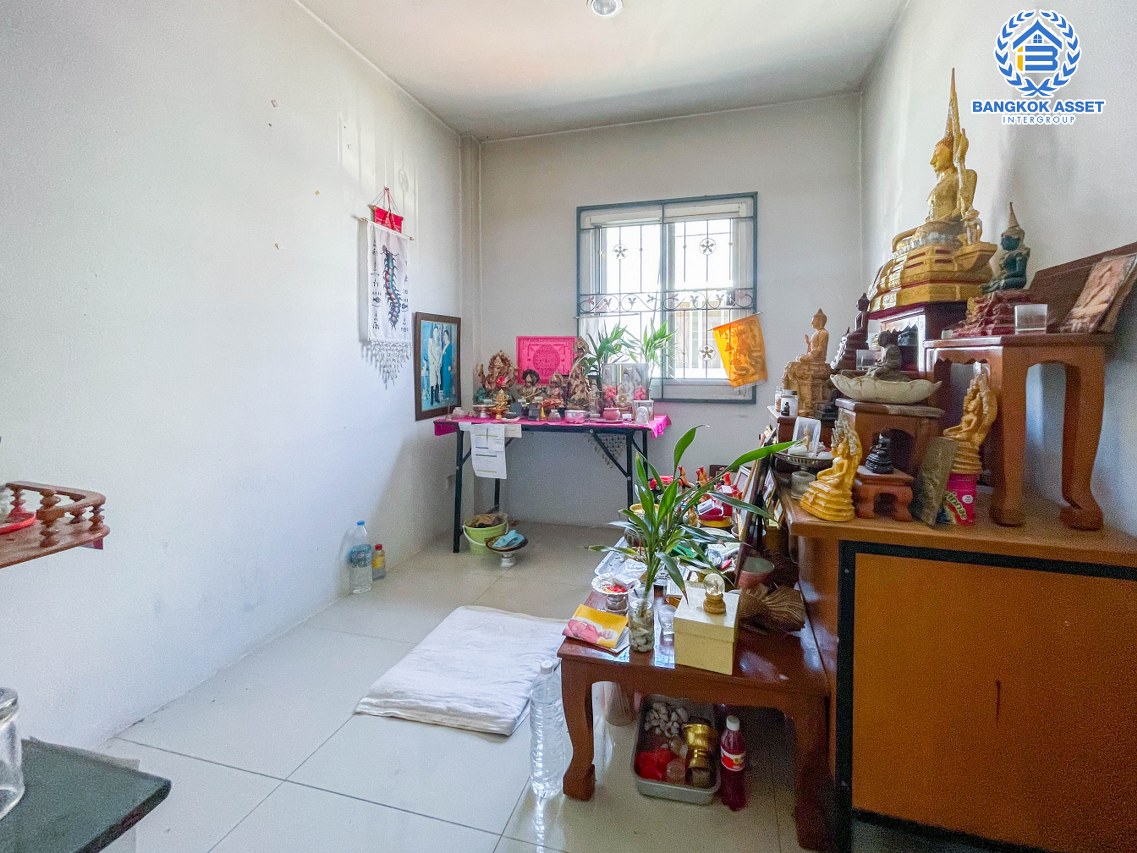 *****ทาวน์เฮ้าส์มือสองนนทบุรี ม.มณฑล5 กาญจนาภิเษก เนื้อที่กว้างเกือบ 30 ตร.ว. ฟังก์ชัน 3 ห้องนอน 2 ห้องน้ำ เนื้อที่เยอะ ต่อเติมครัวเรียบร้อย บนทำเลเยี่ยม เพียง 20 นาทีถึงรถไฟฟ้าสายสีม่วง "สถานีตลาดบางใหญ่" และทางด่วน "ศรีรัช"