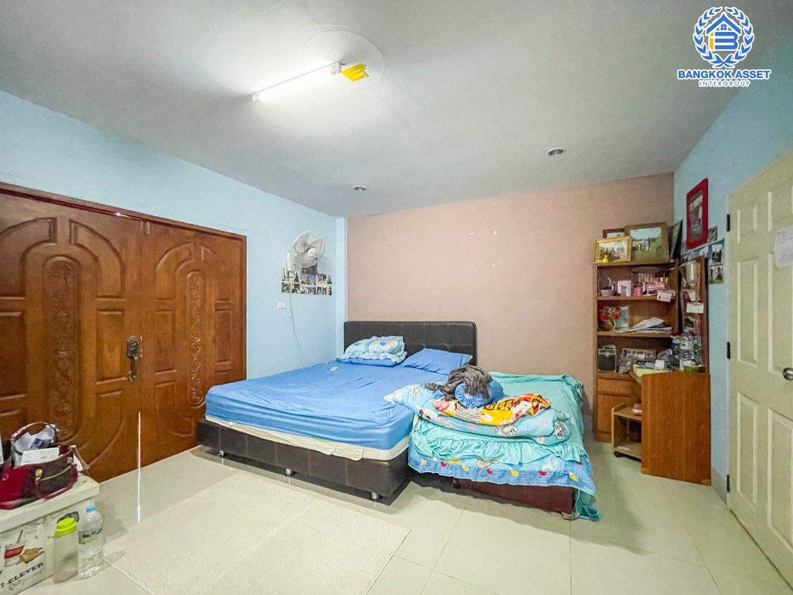 *****ทาวน์เฮ้าส์มือสองนนทบุรี ม.มณฑล5 กาญจนาภิเษก เนื้อที่กว้างเกือบ 30 ตร.ว. ฟังก์ชัน 3 ห้องนอน 2 ห้องน้ำ เนื้อที่เยอะ ต่อเติมครัวเรียบร้อย บนทำเลเยี่ยม เพียง 20 นาทีถึงรถไฟฟ้าสายสีม่วง "สถานีตลาดบางใหญ่" และทางด่วน "ศรีรัช"