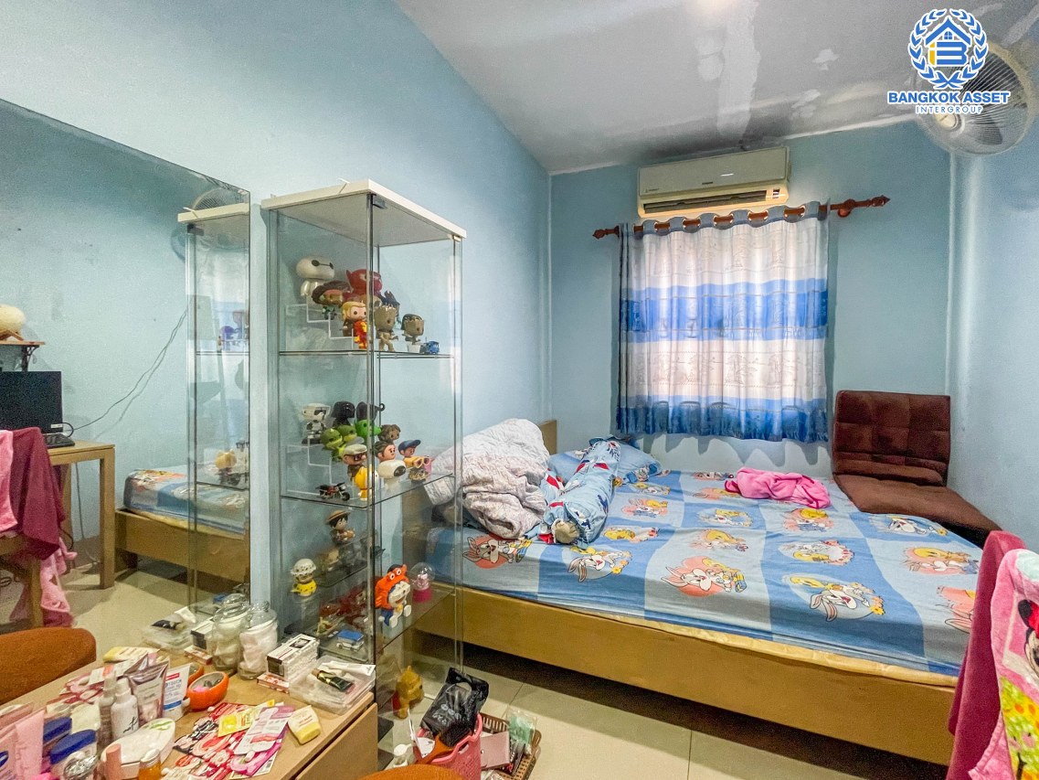 *****ทาวน์เฮ้าส์มือสองนนทบุรี ม.มณฑล5 กาญจนาภิเษก เนื้อที่กว้างเกือบ 30 ตร.ว. ฟังก์ชัน 3 ห้องนอน 2 ห้องน้ำ เนื้อที่เยอะ ต่อเติมครัวเรียบร้อย บนทำเลเยี่ยม เพียง 20 นาทีถึงรถไฟฟ้าสายสีม่วง "สถานีตลาดบางใหญ่" และทางด่วน "ศรีรัช"