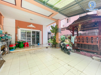 *****ทาวน์เฮ้าส์มือสองนนทบุรี ม.มณฑล5 กาญจนาภิเษก เนื้อที่กว้างเกือบ 30 ตร.ว. ฟังก์ชัน 3 ห้องนอน 2 ห้องน้ำ เนื้อที่เยอะ ต่อเติมครัวเรียบร้อย บนทำเลเยี่ยม เพียง 20 นาทีถึงรถไฟฟ้าสายสีม่วง "สถานีตลาดบางใหญ่" และทางด่วน "ศรีรัช"