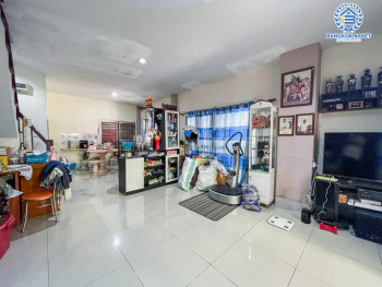 *****ทาวน์เฮ้าส์มือสองนนทบุรี ม.มณฑล5 กาญจนาภิเษก เนื้อที่กว้างเกือบ 30 ตร.ว. ฟังก์ชัน 3 ห้องนอน 2 ห้องน้ำ เนื้อที่เยอะ ต่อเติมครัวเรียบร้อย บนทำเลเยี่ยม เพียง 20 นาทีถึงรถไฟฟ้าสายสีม่วง "สถานีตลาดบางใหญ่" และทางด่วน "ศรีรัช"