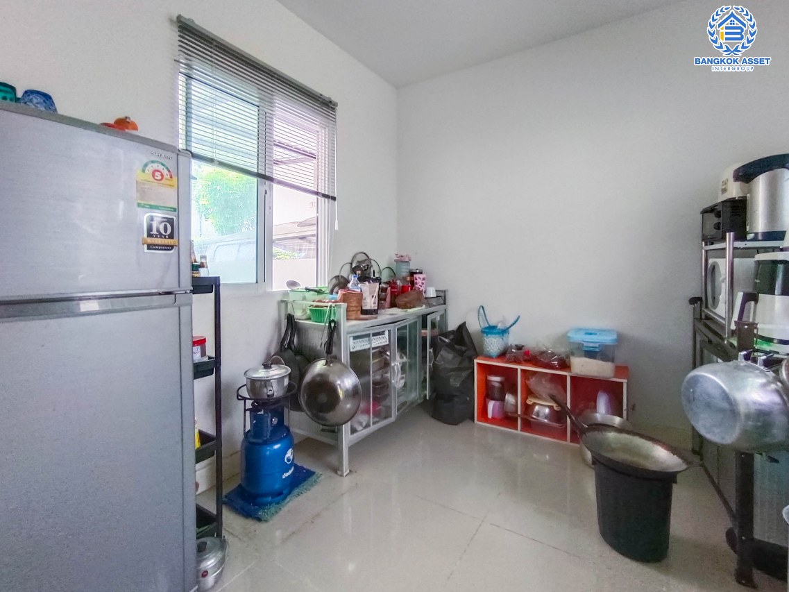 *****บ้านแฝดมือสองนนทบุรี ม.แลนซีโอ คริป ปิ่นเกล้า-พระราม5 เนื้อที่ 38.2 ตร.ว. ฟังก์ชัน 3 ห้องนอน 2 ห้องน้ำ 1 ที่จอดรถ บ้านสภาพสวย บนทำเลแห่งการเดินทาง ใกล้รถไฟฟ้าสายสีม่วง "สถานีตลาดบางใหญ่" และทางด่วน "ศรีรัช" จองเลย!