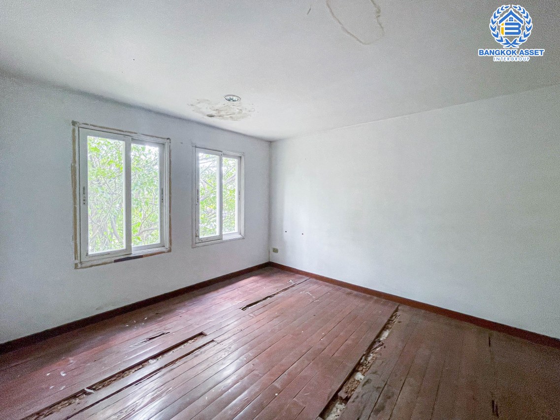 *****ทาวน์โฮมมือสองกรุงเทพมหานคร ม.บุษราคัมเพลส วิภาวดี-รังสิต เนื้อที่มากถึง 25.5 ตร.ว. ฟังก์ชันจัดเต็ม 5 ห้องนอน 5 ห้องน้ 2 ที่จอดรถ บนทำเลเยี่ยม ใกล้เซ็นทรัล ลาดพร้าว, รถไฟฟ้าสายสีน้ำเงิน "สถานีรัชดาภิเษก" ราคาพิเศษสุดในโครงการ!