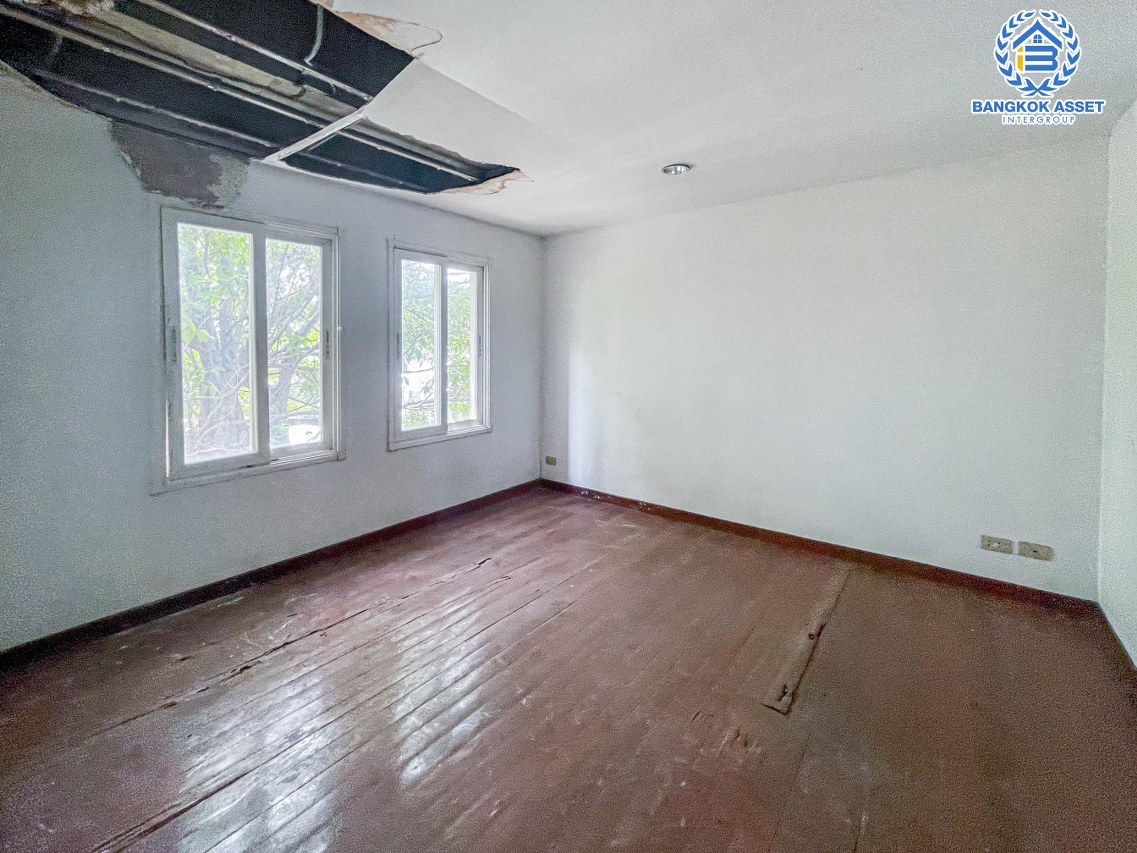 *****ทาวน์โฮมมือสองกรุงเทพมหานคร ม.บุษราคัมเพลส วิภาวดี-รังสิต เนื้อที่มากถึง 25.5 ตร.ว. ฟังก์ชันจัดเต็ม 5 ห้องนอน 5 ห้องน้ 2 ที่จอดรถ บนทำเลเยี่ยม ใกล้เซ็นทรัล ลาดพร้าว, รถไฟฟ้าสายสีน้ำเงิน "สถานีรัชดาภิเษก" ราคาพิเศษสุดในโครงการ!