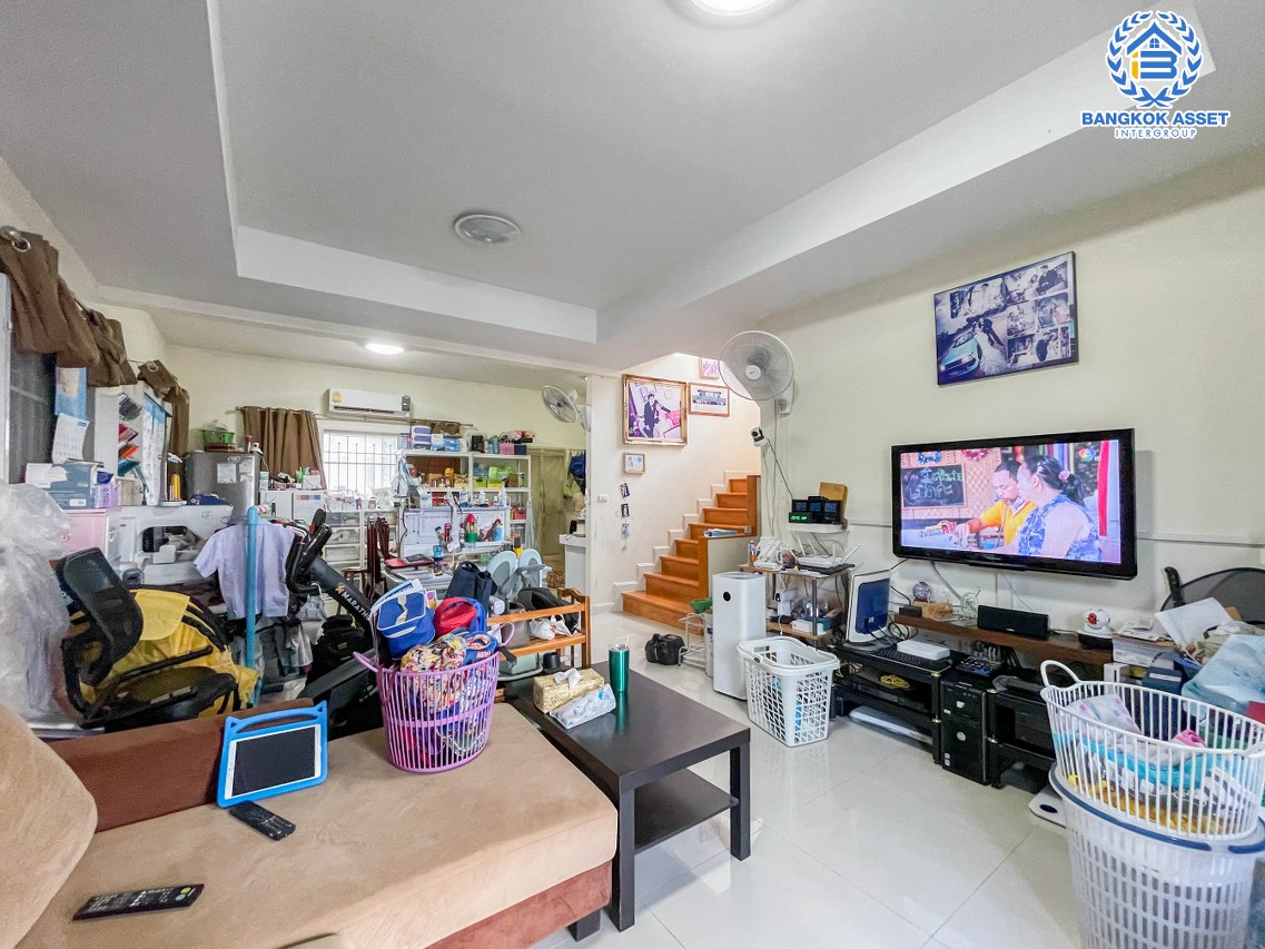 *****บ้านแฝดมือสอง นนทบุรี ม.เดอะวิลล่า ราชพฤกษ์-ท่าอิฐ คุณภาพแบรนด์ Property Perfect ภายในสภาพสวย เนื้อที่ 39 ตร.ว. ฟังก์ชัน 3 ห้องนอน 2 ห้องน้ำ จอดรถได้ 2 คัน ฟรี! เครื่องปรับอากาศ 4 เครื่อง ทำเลเดินทางสะดวก และเพียง 10 นาทีถึงรถไฟฟ้า "สถานีบางรักน้อยท่าอิฐ"