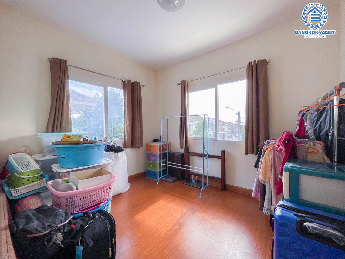 *****บ้านแฝดมือสอง นนทบุรี ม.เดอะวิลล่า ราชพฤกษ์-ท่าอิฐ คุณภาพแบรนด์ Property Perfect ภายในสภาพสวย เนื้อที่ 39 ตร.ว. ฟังก์ชัน 3 ห้องนอน 2 ห้องน้ำ จอดรถได้ 2 คัน ฟรี! เครื่องปรับอากาศ 4 เครื่อง ทำเลเดินทางสะดวก และเพียง 10 นาทีถึงรถไฟฟ้า "สถานีบางรักน้อยท่าอิฐ"