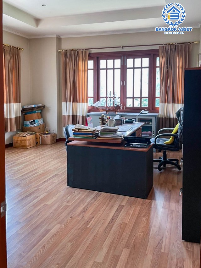 *****บ้านเดี่ยวมือสอง นนทบุรี ม.ปัญฐิญา พระราม5 เนื้อที่ 201.30 ตร.ว. ฟังก์ชัน 5 ห้องนอน 5 ห้องน้ำ 4 ที่จอดรถ ตกแต่งดีไซน์ทันสมัย ภายในสวย เนื้อที่กว้างขวาง บนทำเลคุณภาพ เชื่อมต่อถนนนครอินทร์, ถนนราชพฤกษ์ ใกล้รถไฟฟ้าสายสีม่วง "สถานีแยกติวานนท์" และทางด่วน "ศรีรัช" จองเลย!