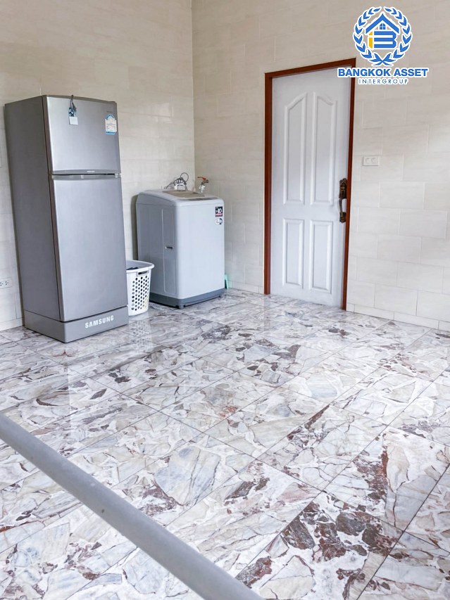 *****บ้านเดี่ยวมือสอง นนทบุรี ม.ปัญฐิญา พระราม5 เนื้อที่ 201.30 ตร.ว. ฟังก์ชัน 5 ห้องนอน 5 ห้องน้ำ 4 ที่จอดรถ ตกแต่งดีไซน์ทันสมัย ภายในสวย เนื้อที่กว้างขวาง บนทำเลคุณภาพ เชื่อมต่อถนนนครอินทร์, ถนนราชพฤกษ์ ใกล้รถไฟฟ้าสายสีม่วง "สถานีแยกติวานนท์" และทางด่วน "ศรีรัช" จองเลย!