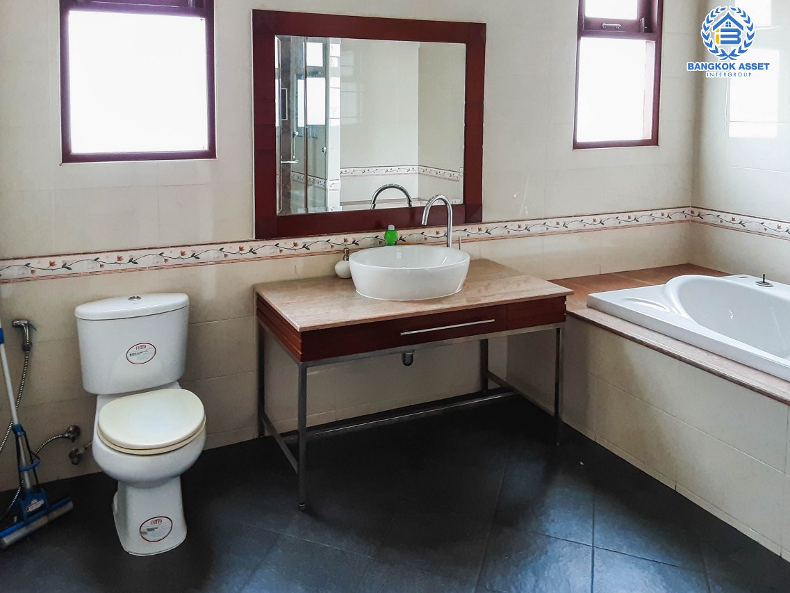 *****บ้านเดี่ยวมือสอง นนทบุรี ม.ปัญฐิญา พระราม5 เนื้อที่ 201.30 ตร.ว. ฟังก์ชัน 5 ห้องนอน 5 ห้องน้ำ 4 ที่จอดรถ ตกแต่งดีไซน์ทันสมัย ภายในสวย เนื้อที่กว้างขวาง บนทำเลคุณภาพ เชื่อมต่อถนนนครอินทร์, ถนนราชพฤกษ์ ใกล้รถไฟฟ้าสายสีม่วง "สถานีแยกติวานนท์" และทางด่วน "ศรีรัช" จองเลย!