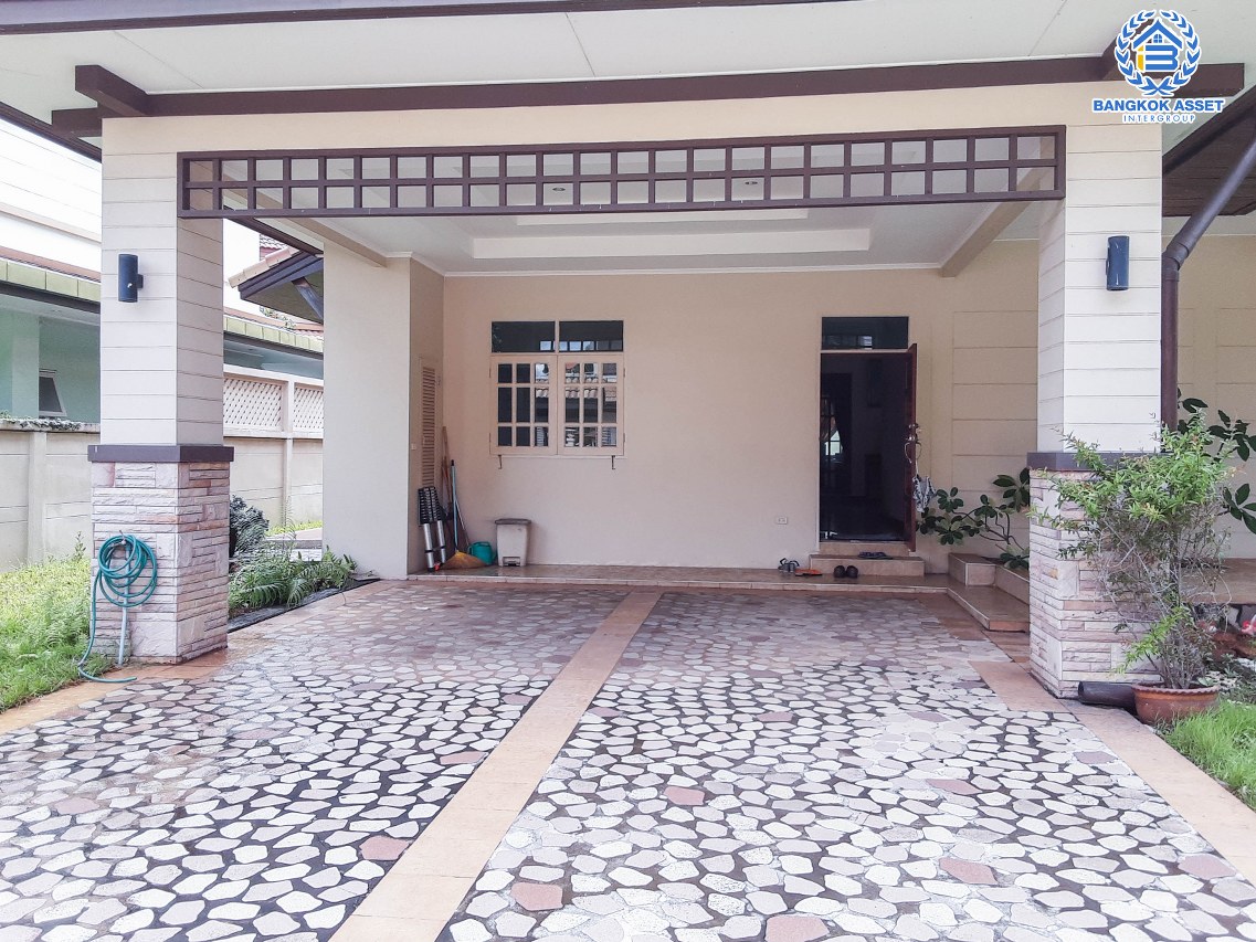 *****บ้านเดี่ยวมือสอง นนทบุรี ม.ปัญฐิญา พระราม5 เนื้อที่ 201.30 ตร.ว. ฟังก์ชัน 5 ห้องนอน 5 ห้องน้ำ 4 ที่จอดรถ ตกแต่งดีไซน์ทันสมัย ภายในสวย เนื้อที่กว้างขวาง บนทำเลคุณภาพ เชื่อมต่อถนนนครอินทร์, ถนนราชพฤกษ์ ใกล้รถไฟฟ้าสายสีม่วง "สถานีแยกติวานนท์" และทางด่วน "ศรีรัช" จองเลย!