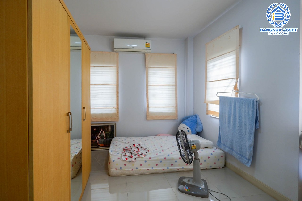 *****บ้านแฝดมือสอง นนทบุรี ม.มายอิสระ พระราม5 หลังมุม! เนื้อที่	70.30 ตร.ว. ฟังก์ชัน 3 ห้องนอน 3 ห้องน้ำ 2 ที่จอดรถ บรรยากาศดี บนพื้นที่กว้างขวาง พร้อมเข้าอยู่ได้ทันที! โครงการตั้งบนทำเลโซนเมือง เชื่อมต่อหลายเส้นทาง เข้า-ออกได้ทั้งทาง นครอินทร์ และสะพานเจษฎาบดินทร์ฯ ใกล้รถไฟฟ้าสายสีม่วง "สถานีแยกติวานนท์" จองเลย!