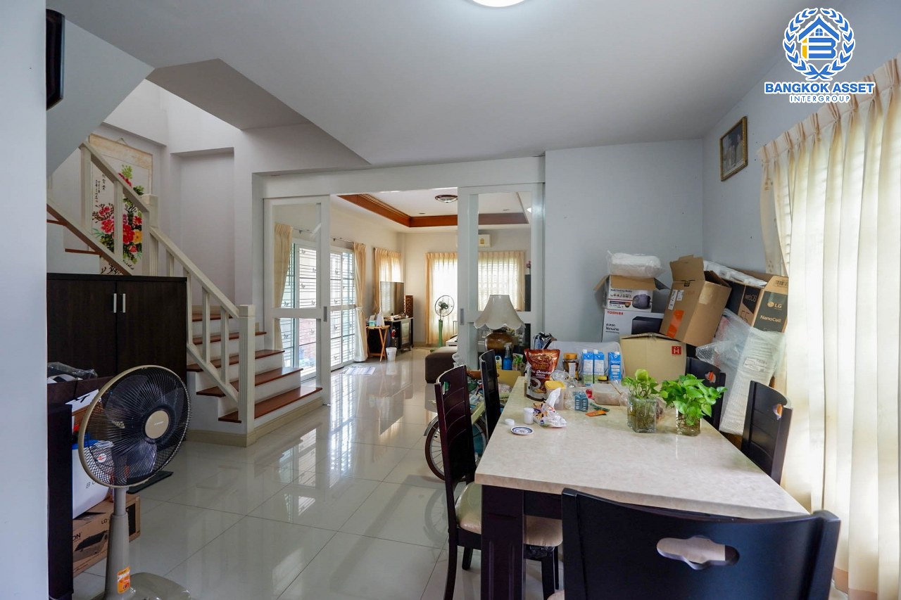 *****บ้านแฝดมือสอง นนทบุรี ม.มายอิสระ พระราม5 หลังมุม! เนื้อที่	70.30 ตร.ว. ฟังก์ชัน 3 ห้องนอน 3 ห้องน้ำ 2 ที่จอดรถ บรรยากาศดี บนพื้นที่กว้างขวาง พร้อมเข้าอยู่ได้ทันที! โครงการตั้งบนทำเลโซนเมือง เชื่อมต่อหลายเส้นทาง เข้า-ออกได้ทั้งทาง นครอินทร์ และสะพานเจษฎาบดินทร์ฯ ใกล้รถไฟฟ้าสายสีม่วง "สถานีแยกติวานนท์" จองเลย!